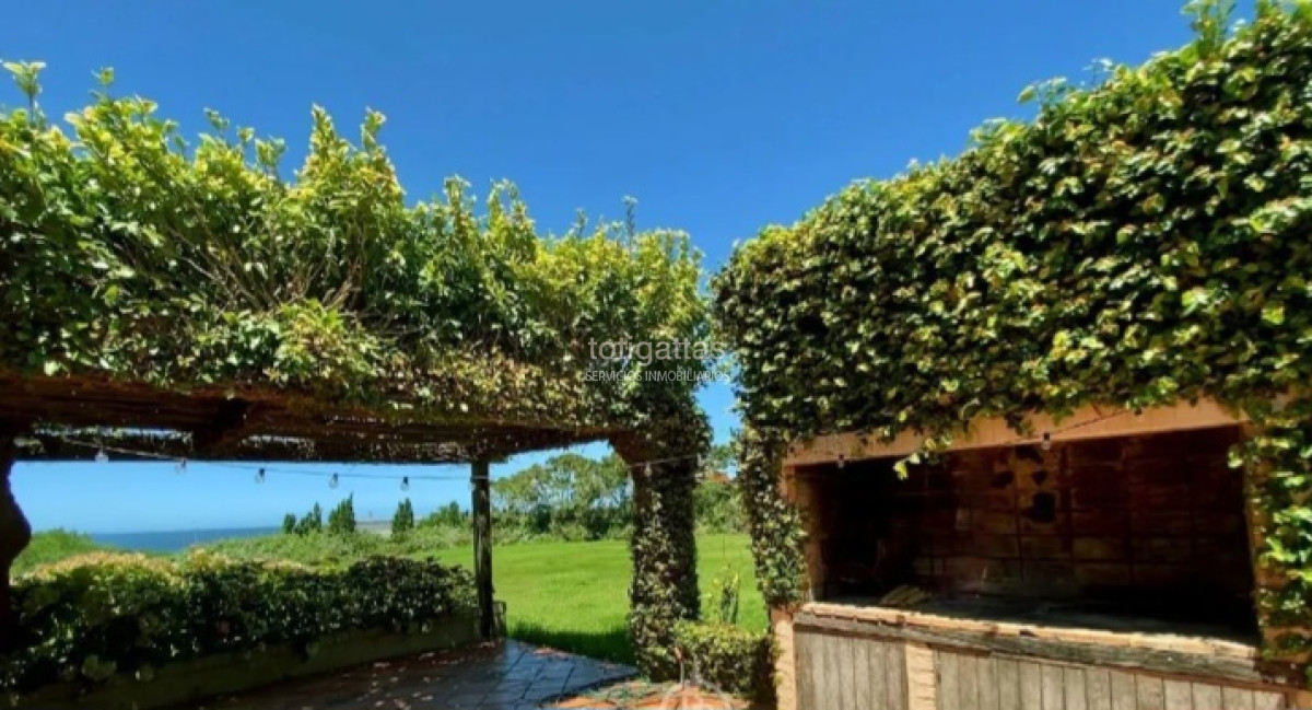 Casa ID.1494 - Vista y cercania a la playa