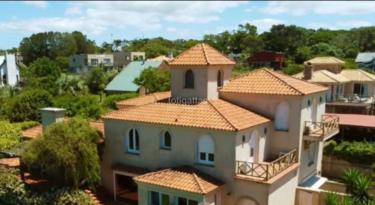 Casa ID.1494 - Vista y cercania a la playa
