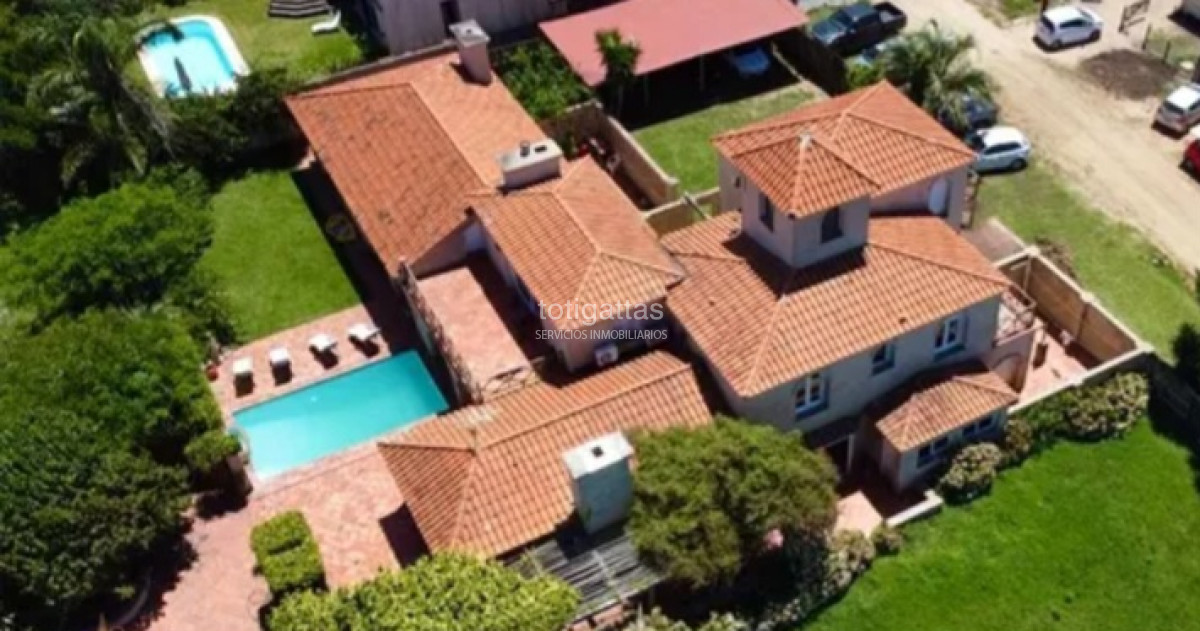 Casa ID.1494 - Vista y cercania a la playa