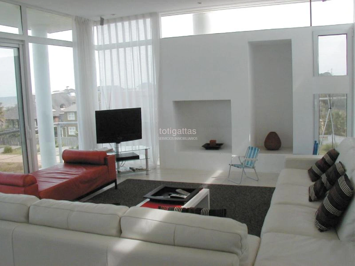 Casa ID.593 - La Familia