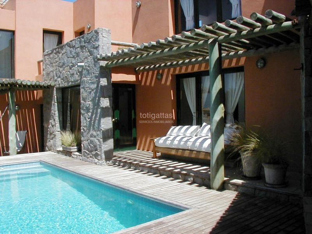 Casa ID.372 - Sea Witch