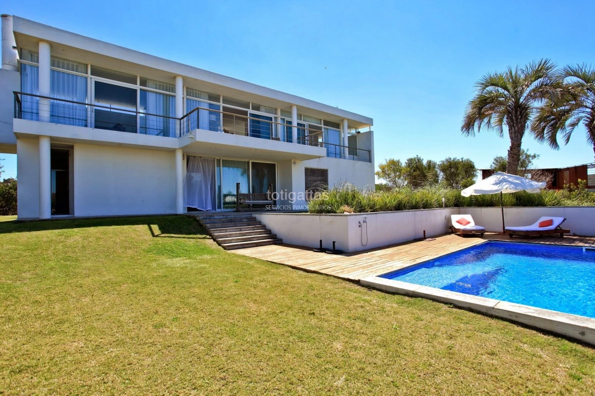 Casa ID.593 - La Familia