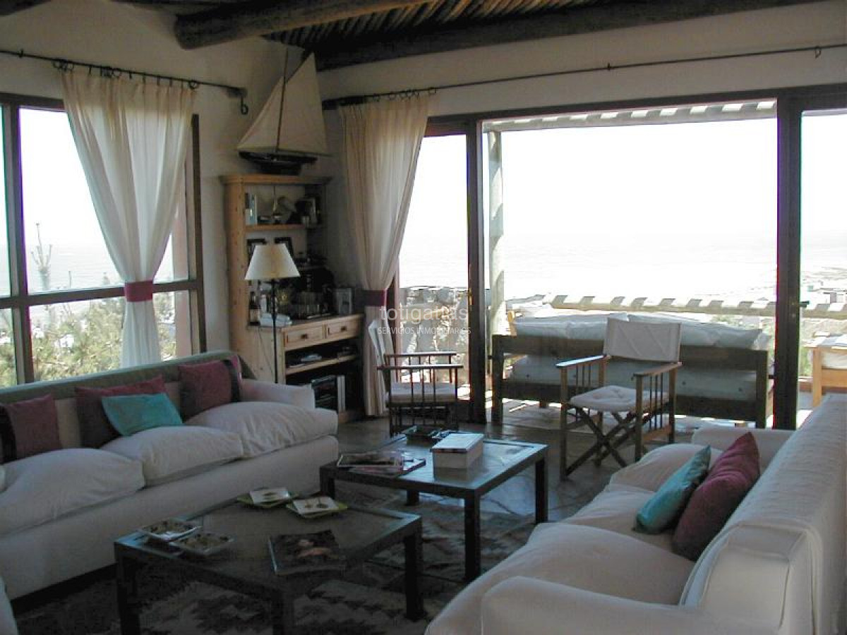 Casa ID.372 - Sea Witch