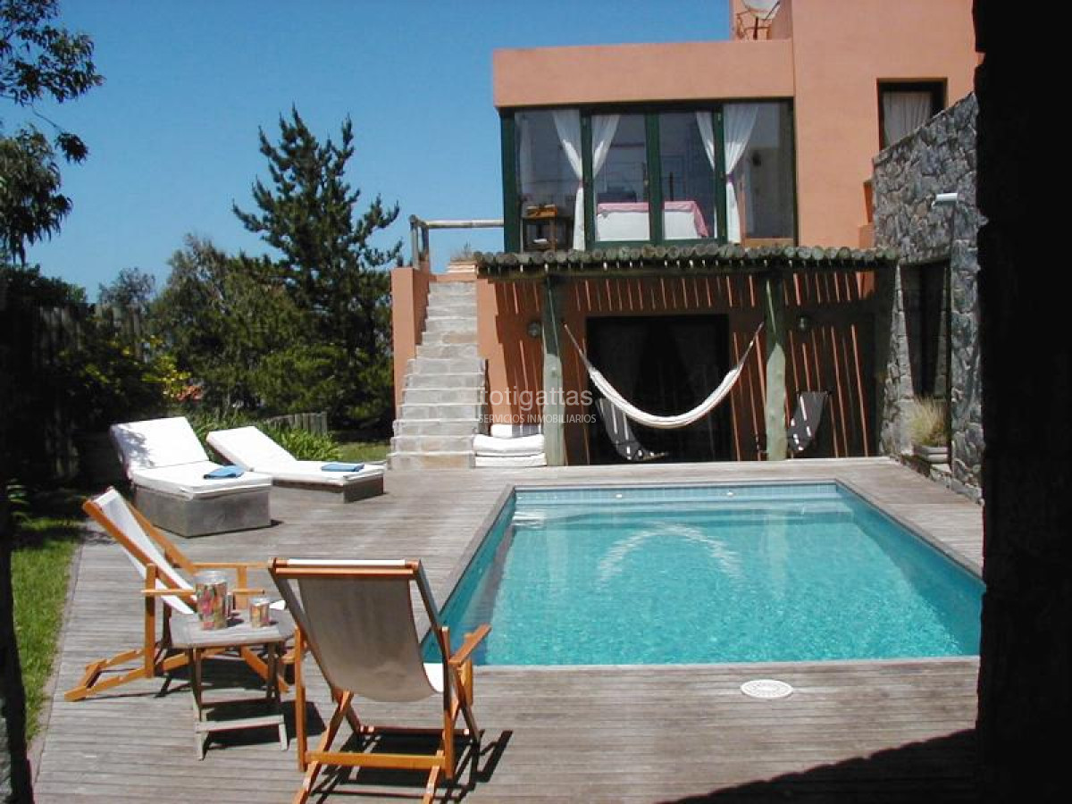 Casa ID.372 - Sea Witch