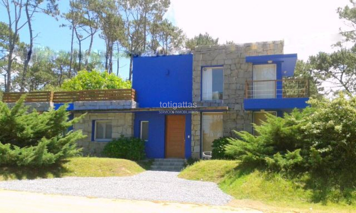 Casa ID.868 - Casa Azul y Piedra