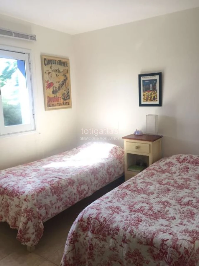 Casa ID.868 - Casa Azul y Piedra