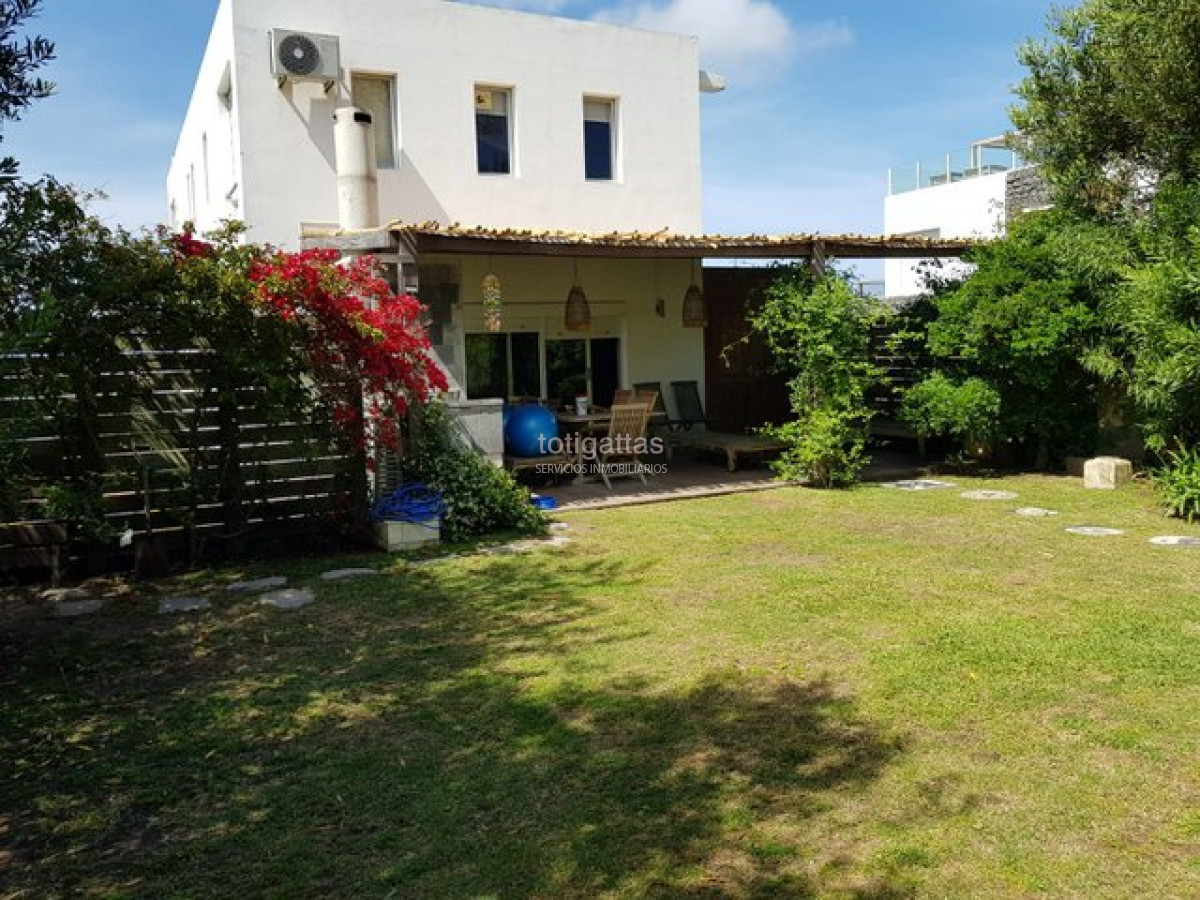 Casa ID.810 - Pantai Kapal