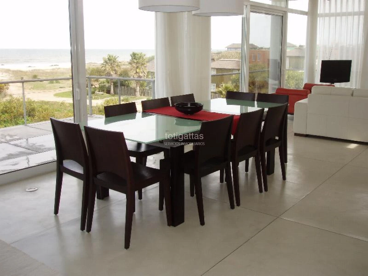 Casa ID.593 - La Familia