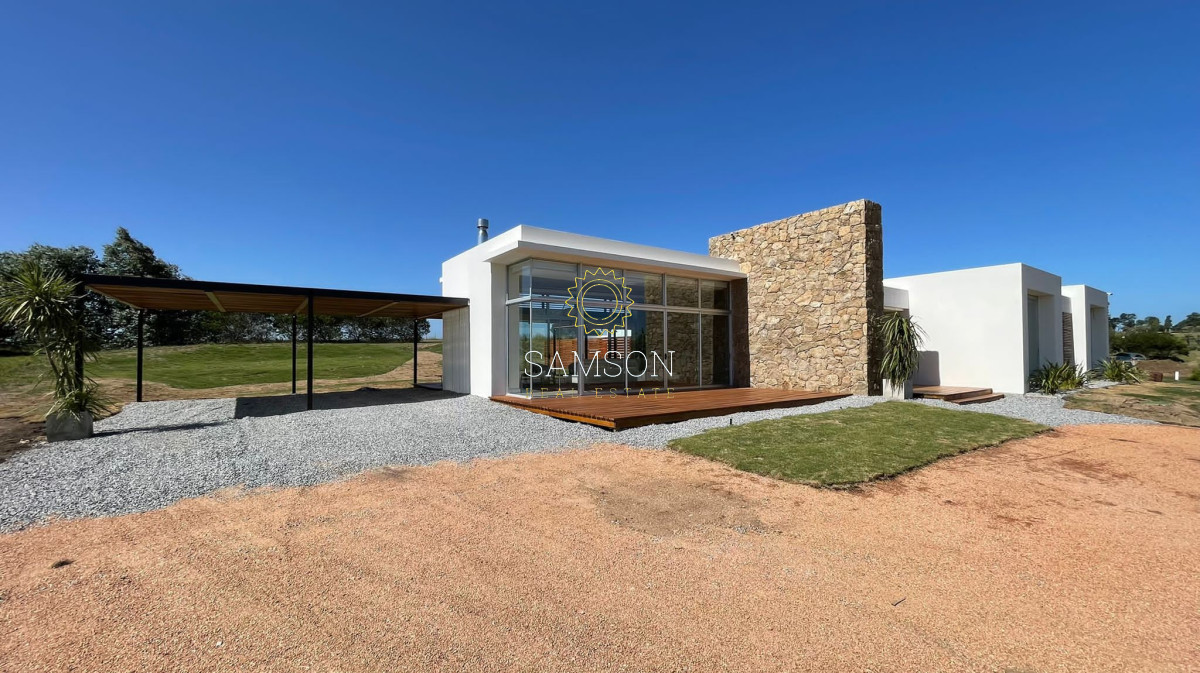 Casa ID.65507 - VENTA DE ESPECTACULAR CASA DE 4 DORMITORIOS EN PUEBLO MIO