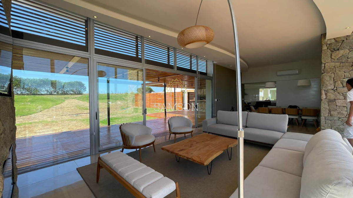 Casa ID.65507 - VENTA DE ESPECTACULAR CASA DE 4 DORMITORIOS EN PUEBLO MIO