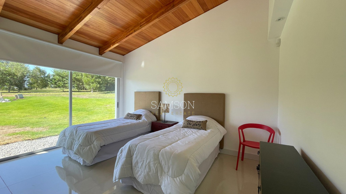 Casa ID.65507 - VENTA DE ESPECTACULAR CASA DE 4 DORMITORIOS EN PUEBLO MIO