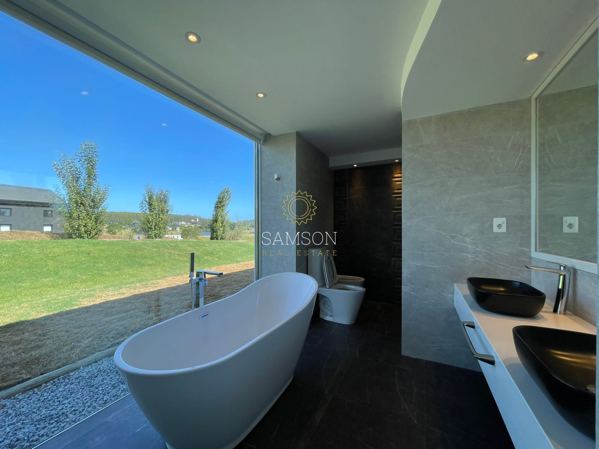 Casa ID.65507 - VENTA DE ESPECTACULAR CASA DE 4 DORMITORIOS EN PUEBLO MIO
