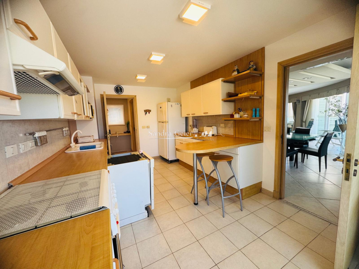 Apartamento ID.2866 - Apartamento de 3 dormitorios en venta en torre Nueva York, Punta del Este.