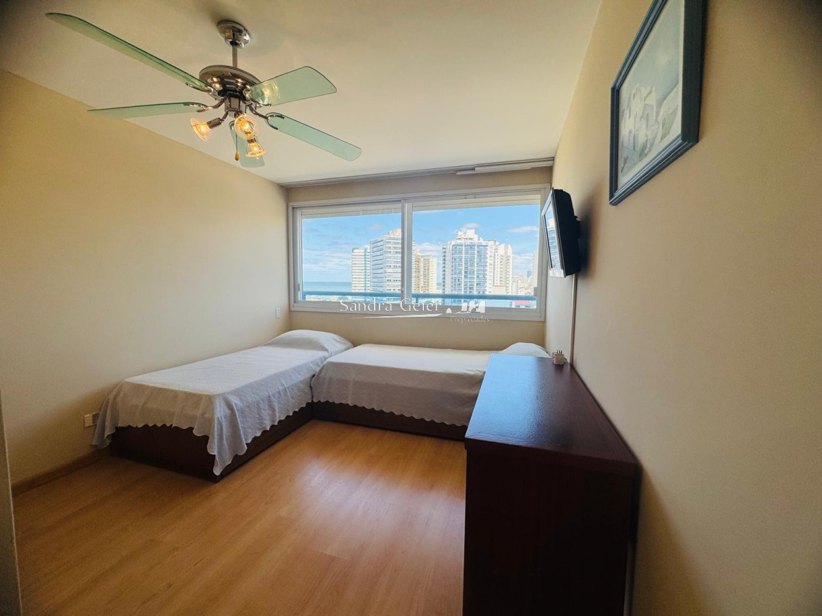 Apartamento ID.2866 - Apartamento de 3 dormitorios en venta en torre Nueva York, Punta del Este.