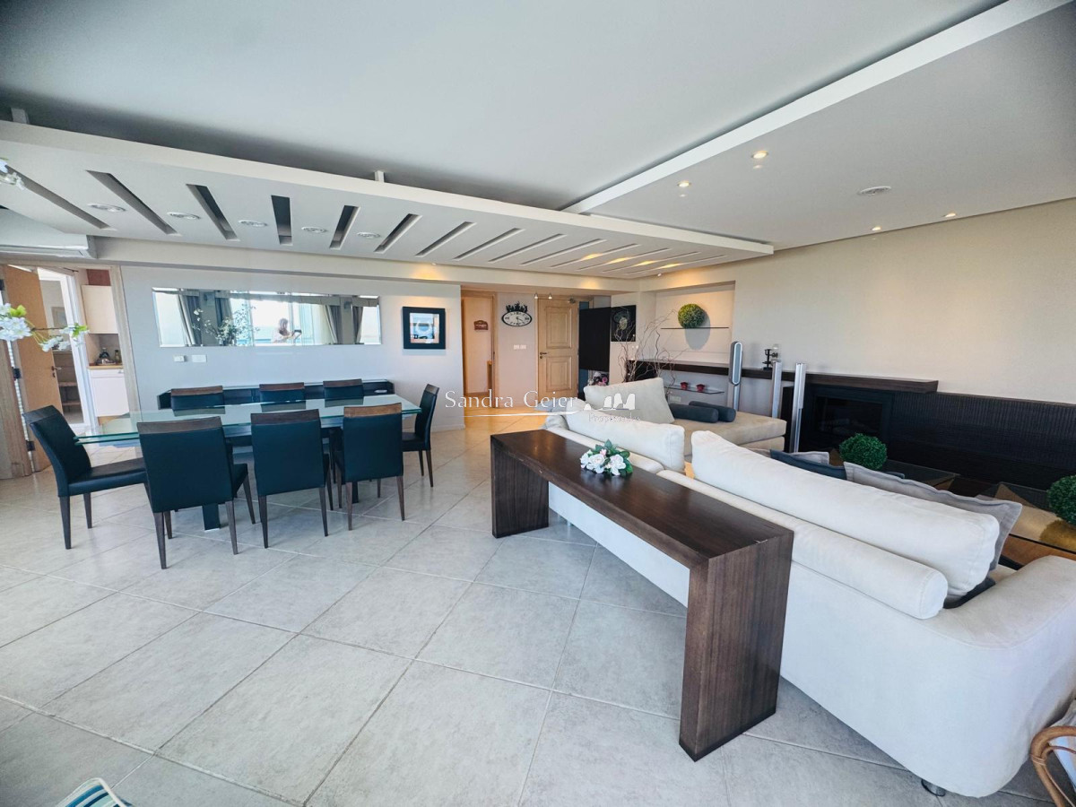 Apartamento ID.2866 - Apartamento de 3 dormitorios en venta en torre Nueva York, Punta del Este.