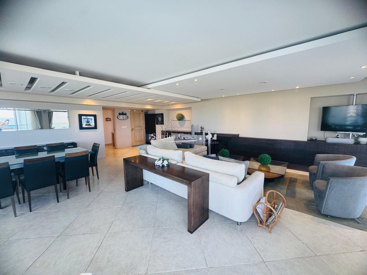 Apartamento ID.2866 - Apartamento de 3 dormitorios en venta en torre Nueva York, Punta del Este.