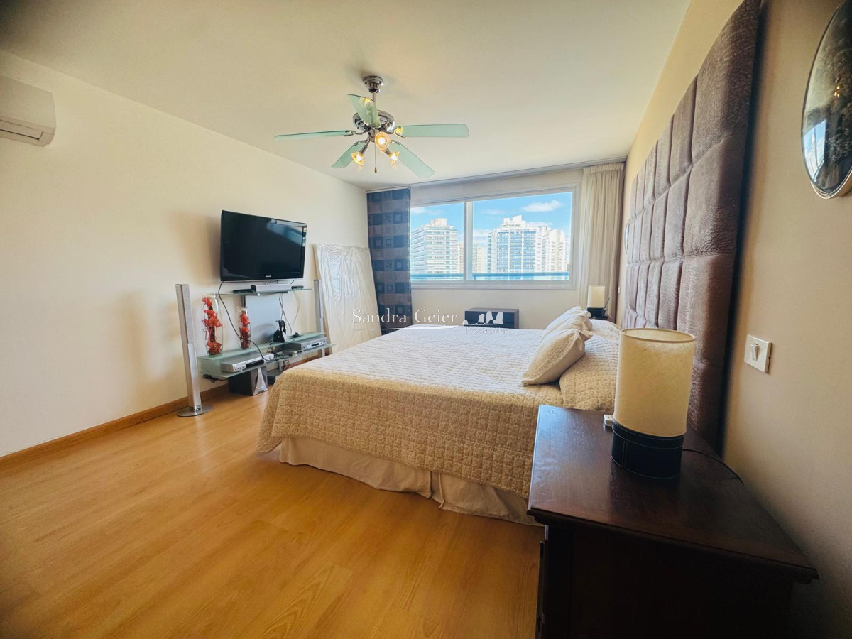 Apartamento ID.2866 - Apartamento de 3 dormitorios en venta en torre Nueva York, Punta del Este.