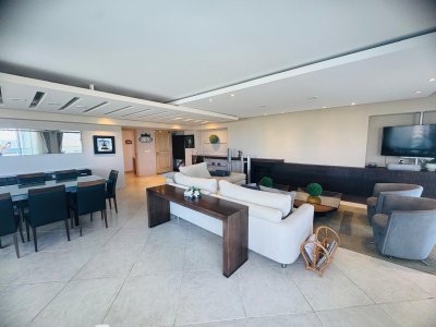 Apartamento ID.2866 - Apartamento de 3 dormitorios en venta en torre Nueva York, Punta del Este.