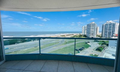 Apartamento de 3 dormitorios en venta en torre Nueva York, Punta del Este.