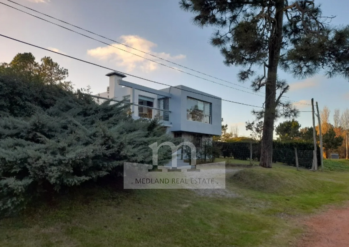 Casa ID.438 - Hermosa Casa de 4 dormitorios en Rincón del Indio - Punta del Este