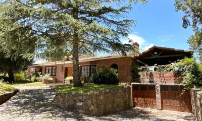 Casa de 3 Dormitorios + dependencia en Jardines de Córdoba, Punta del Este