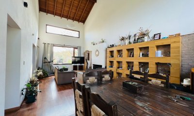 CASA EN VENTA DE 5 DORMITORIOS EN PINARES, PUNTA DEL ESTE