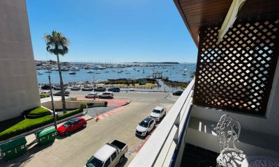 Apartamento de 3 dormitorios con vista al puerto