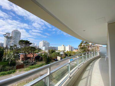 DEPARTAMENTO DE 2 DORMITORIOS EN FORESTN TOWER, PUNTA DEL ESTE