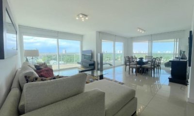 Departamento en Venta de 2 Dormitorio Aquarela Tower, Punta del Este