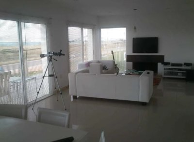 CASA FRENTE AL MAR CON VISTA UNICA