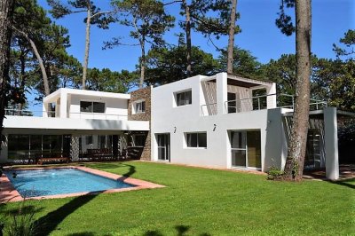 MODERNA CASA A PASOS DE PLAYA MANSA