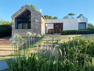 EXCELENTE PROPIEDAD DE 3 DORMITORIOS EN VENTA, BURNET PUNTA DEL ESTE 