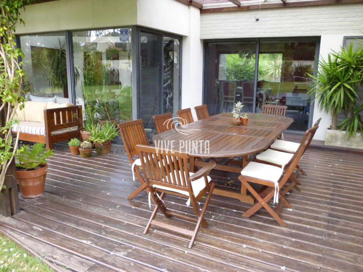 Casa ID.369 - Casa de 4 Dormitorios en Venta en Marly, Punta del Este