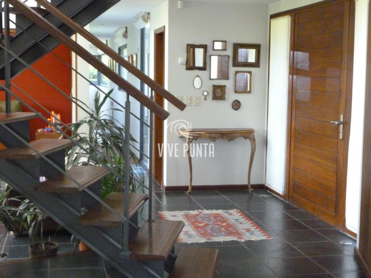 Casa ID.369 - Casa de 4 Dormitorios en Venta en Marly, Punta del Este