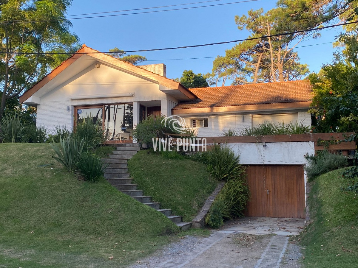 Casa ID.368 - Casa en Venta de 2 Dormitorios en Pinares, Punta del Este