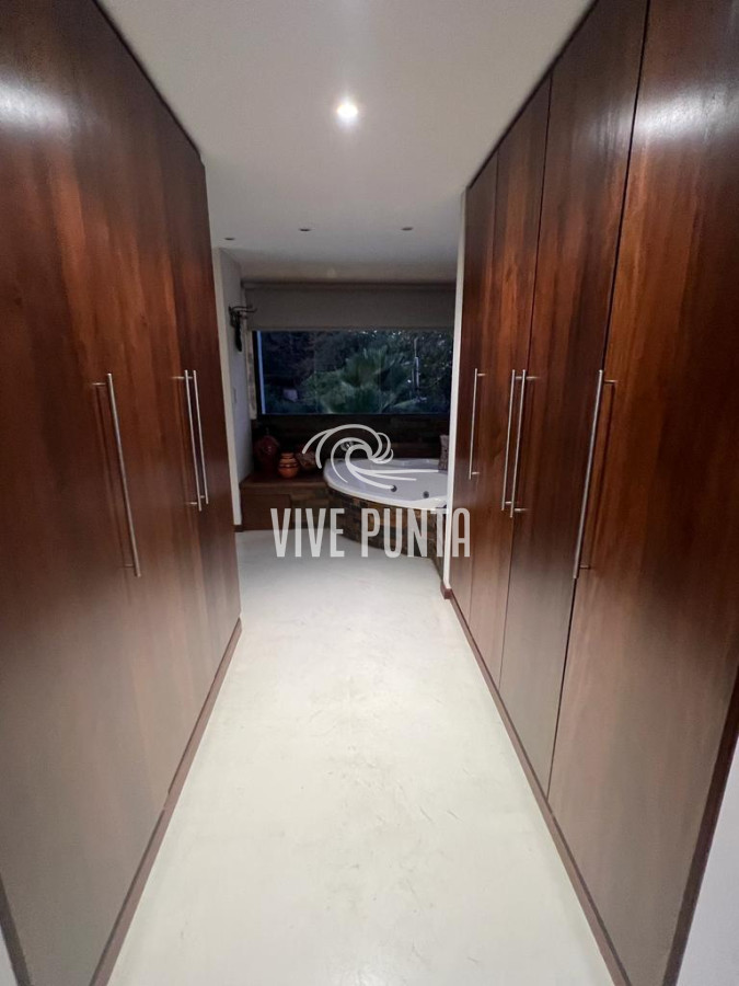 Casa ID.369 - Casa de 4 Dormitorios en Venta en Marly, Punta del Este