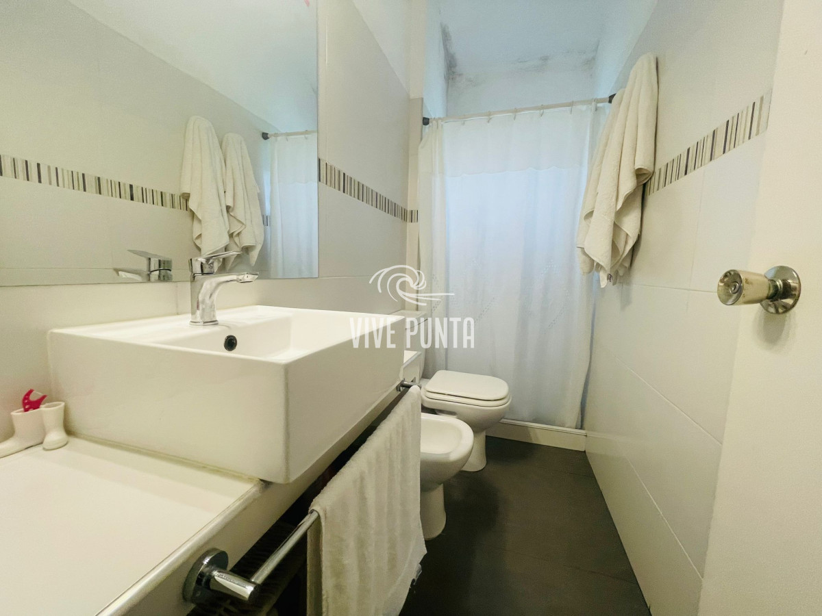 Casa ID.368 - Casa en Venta de 2 Dormitorios en Pinares, Punta del Este