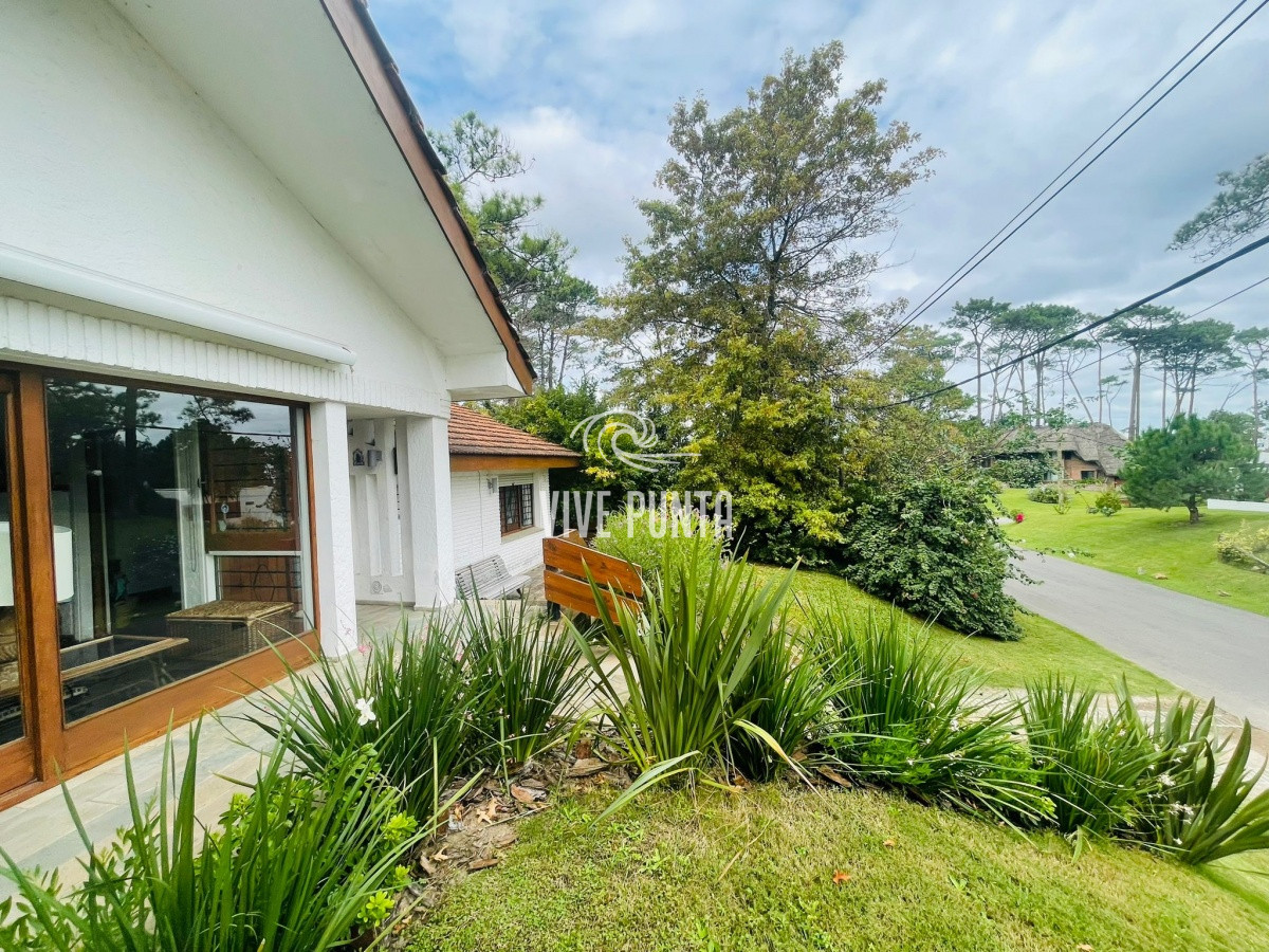 Casa ID.368 - Casa en Venta de 2 Dormitorios en Pinares, Punta del Este