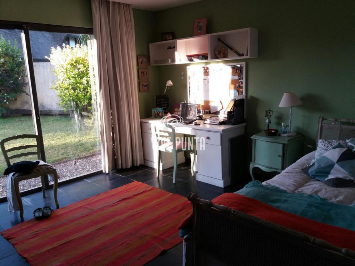 Casa ID.369 - Casa de 4 Dormitorios en Venta en Marly, Punta del Este