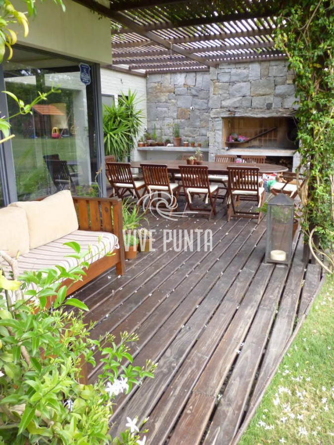 Casa ID.369 - Casa de 4 Dormitorios en Venta en Marly, Punta del Este