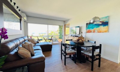 Apartamento en venta de 2 dormitorios en Edificio Epidauro, Punta del Este.