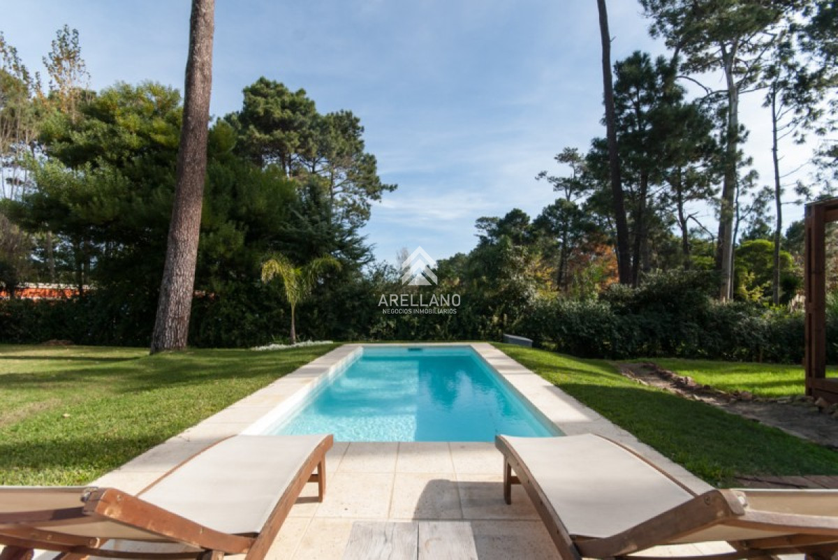 Casa ID.3534 - Casa en venta de 4 dormitorios en Punta del Este.