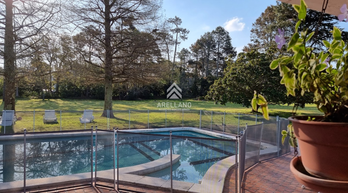 Casa ID.3329 - Venta casa 3 Dormitorios en Suite en San Rafael, Punta del Este
