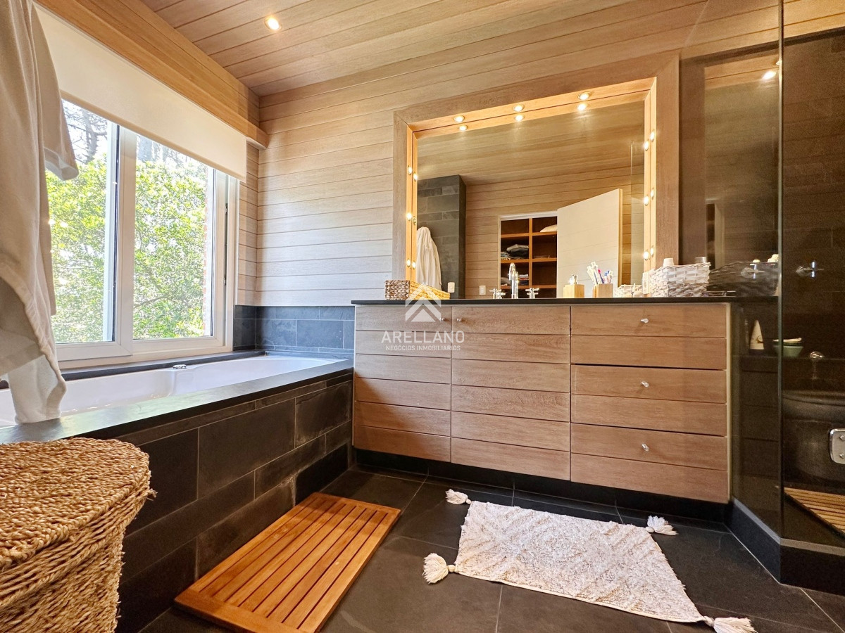 Casa ID.3332 - Casa en venta en zona Lugano
