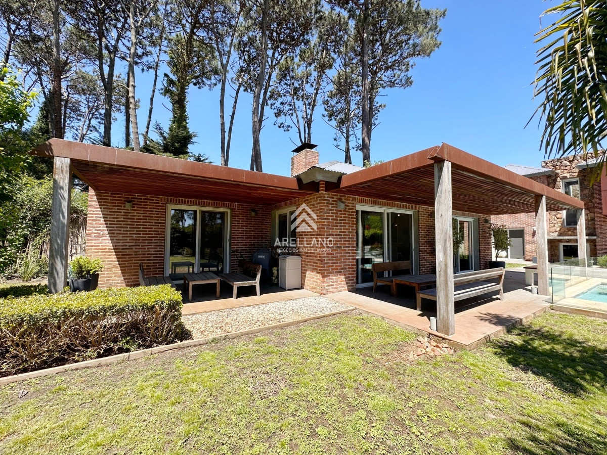 Casa ID.3332 - Casa en venta en zona Lugano