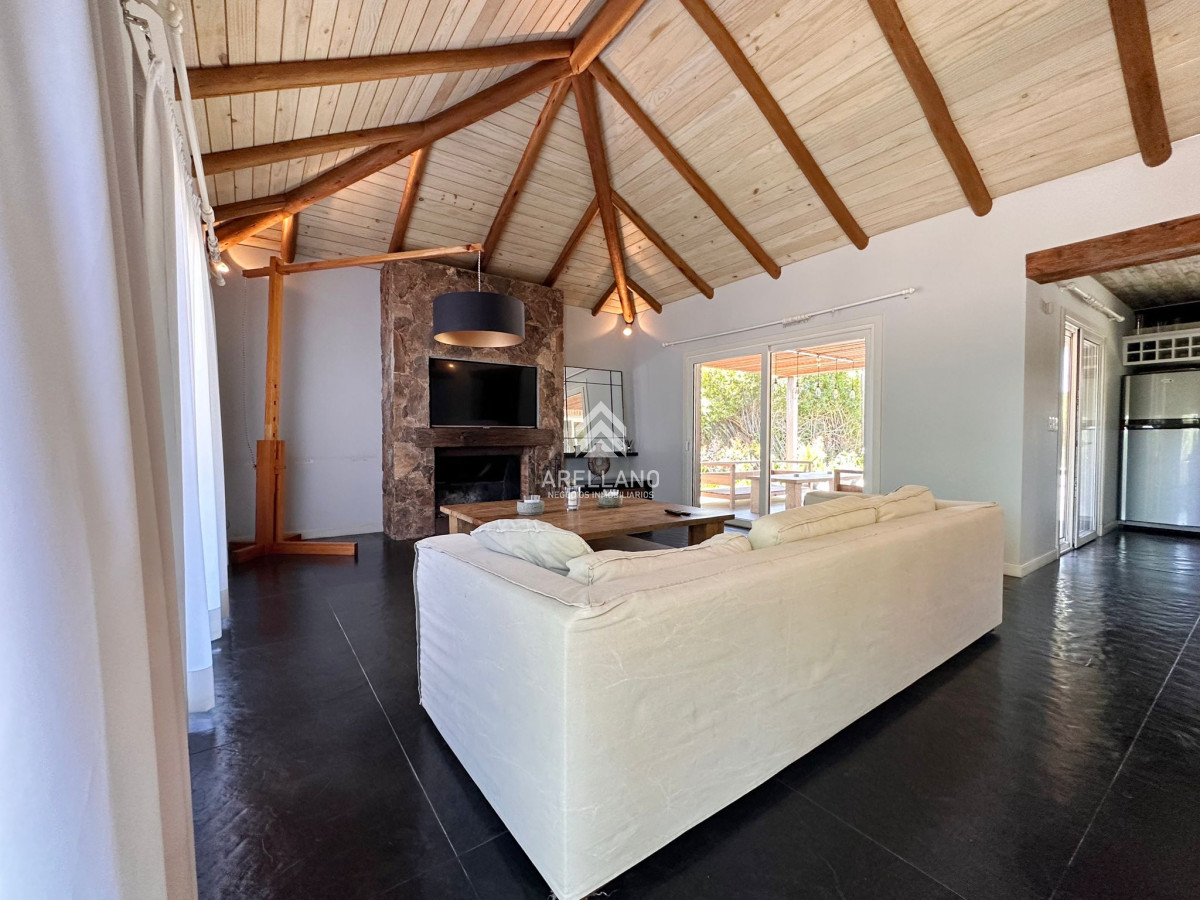 Casa ID.3332 - Casa en venta en zona Lugano