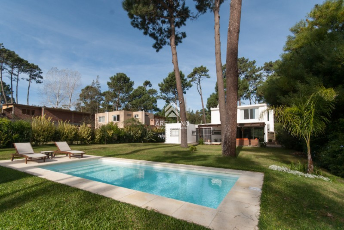 Casa ID.3534 - Casa en venta de 4 dormitorios en Punta del Este.