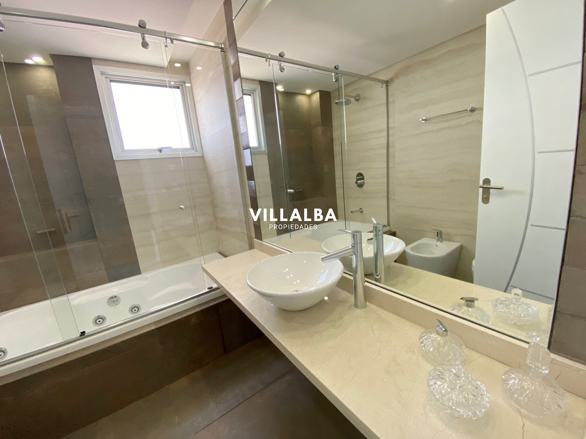 Apartamento ID.4303 - Apartamento en venta de 3 dormitorios en Miami Boulevard, Punta del Este.