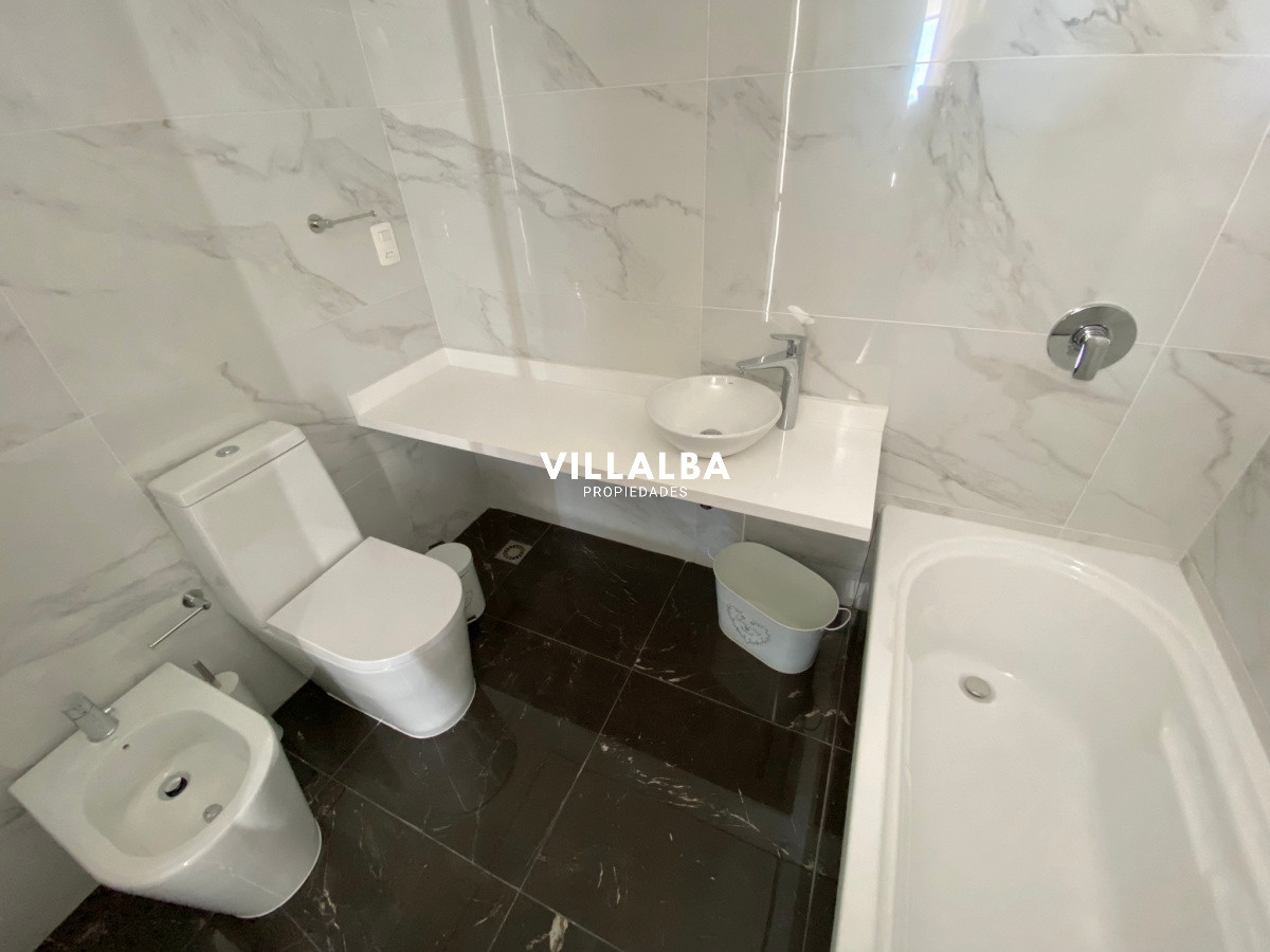 Apartamento ID.4303 - Apartamento en venta de 3 dormitorios en Miami Boulevard, Punta del Este.