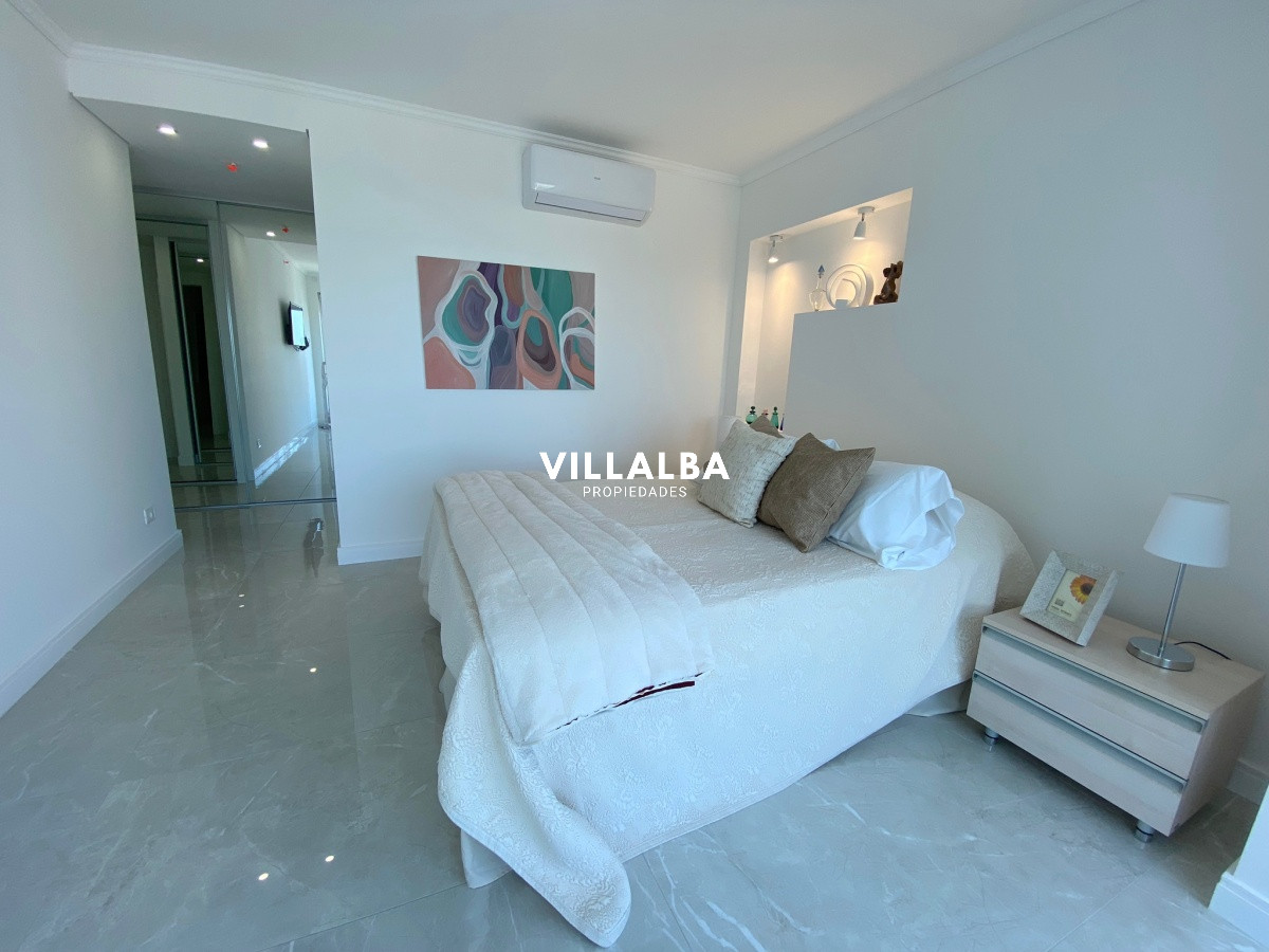 Apartamento ID.4303 - Apartamento en venta de 3 dormitorios en Miami Boulevard, Punta del Este.